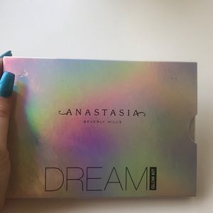 Anastasia Beverly Hills DREAM glow kit highlighter